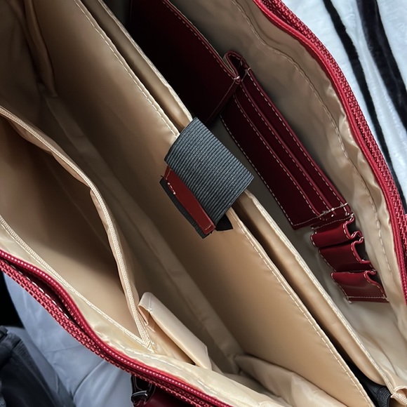 Roots Business Bag - Picture 3 of 3